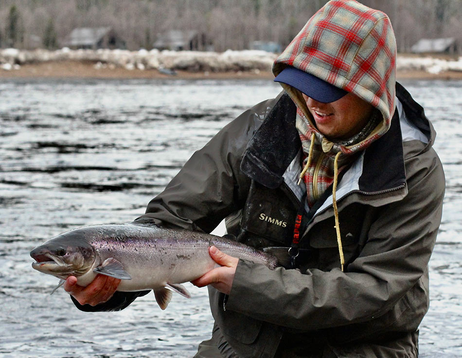 Еще одна сёмга, пойманная на большой реке