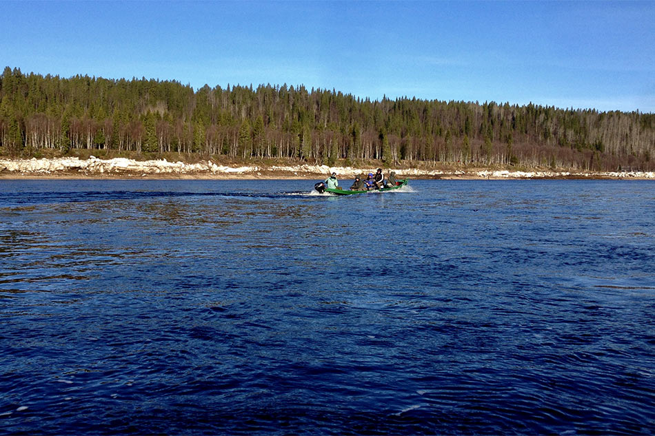 Чаще всего передвижение к местам ловли с помощью моторной лодки